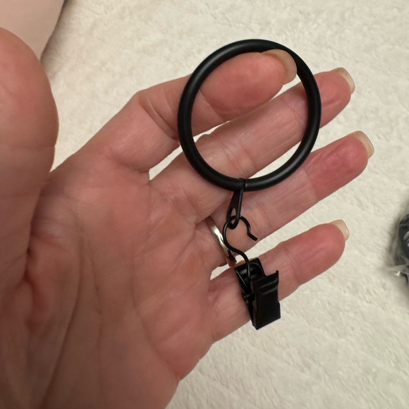 5/$25 Black Metal 1.5” diameter curtain rings new set of 26 plus clips - Picture 2 of 6